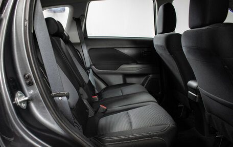 Mitsubishi Outlander III рестайлинг 3, 2018 год, 2 280 000 рублей, 10 фотография