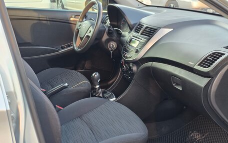 Hyundai Solaris II рестайлинг, 2016 год, 850 000 рублей, 16 фотография