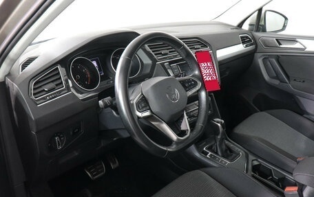 Volkswagen Tiguan II, 2021 год, 2 690 000 рублей, 9 фотография