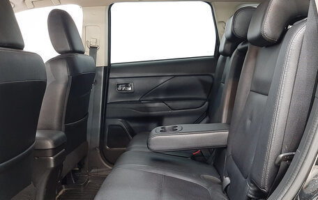 Mitsubishi Outlander III рестайлинг 3, 2015 год, 1 520 000 рублей, 12 фотография