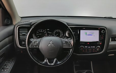 Mitsubishi Outlander III рестайлинг 3, 2015 год, 1 520 000 рублей, 13 фотография