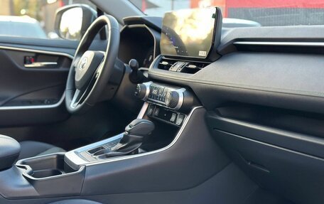 Toyota RAV4, 2025 год, 3 897 000 рублей, 21 фотография