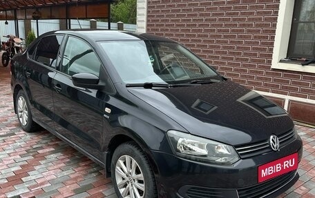 Volkswagen Polo VI (EU Market), 2013 год, 900 000 рублей, 1 фотография