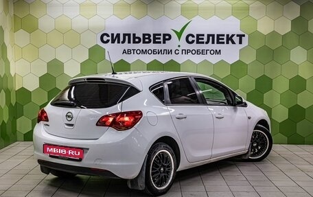 Opel Astra J, 2011 год, 590 000 рублей, 2 фотография