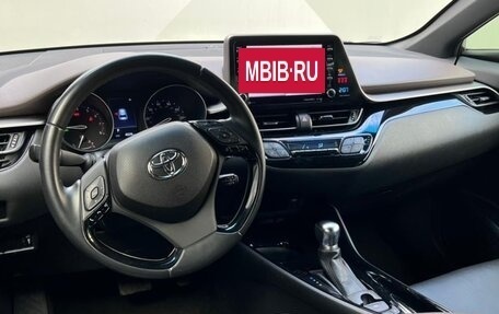 Toyota C-HR I рестайлинг, 2018 год, 2 200 000 рублей, 8 фотография