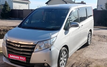 Toyota Noah III, 2016 год, 2 000 000 рублей, 1 фотография