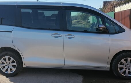 Toyota Noah III, 2016 год, 2 000 000 рублей, 6 фотография