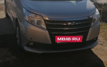 Toyota Noah III, 2016 год, 2 000 000 рублей, 2 фотография