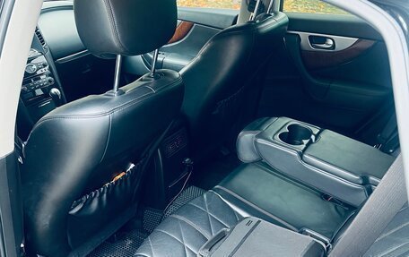 Infiniti QX70, 2014 год, 1 650 000 рублей, 11 фотография