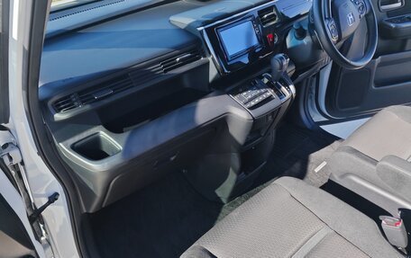 Honda Stepwgn IV, 2018 год, 2 500 000 рублей, 13 фотография