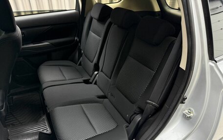 Mitsubishi Outlander III рестайлинг 3, 2017 год, 1 999 000 рублей, 9 фотография
