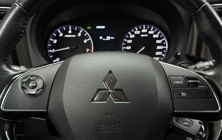 Mitsubishi Outlander III рестайлинг 3, 2017 год, 1 999 000 рублей, 11 фотография