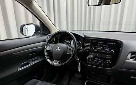 Mitsubishi Outlander III рестайлинг 3, 2017 год, 1 999 000 рублей, 7 фотография
