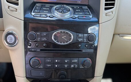 Infiniti QX70, 2014 год, 2 450 000 рублей, 9 фотография