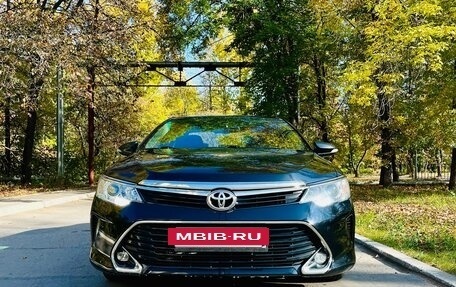Toyota Camry, 2017 год, 2 150 000 рублей, 2 фотография