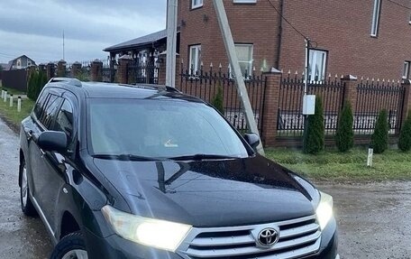 Toyota Highlander III, 2012 год, 1 700 000 рублей, 2 фотография