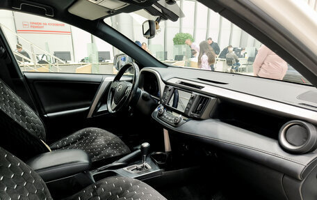 Toyota RAV4, 2019 год, 2 990 000 рублей, 13 фотография