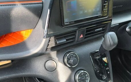 Toyota Sienta II, 2021 год, 1 365 000 рублей, 18 фотография