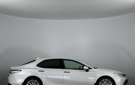 Toyota Camry, 2019 год, 2 790 000 рублей, 4 фотография