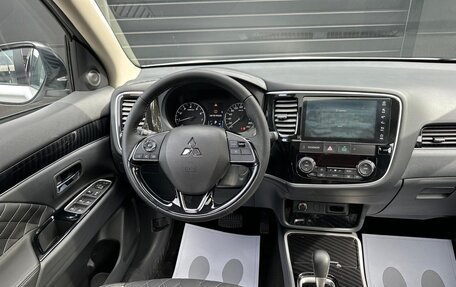 Mitsubishi Outlander III рестайлинг 3, 2022 год, 2 600 000 рублей, 8 фотография