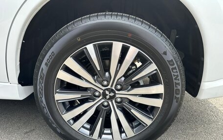 Mitsubishi Outlander III рестайлинг 3, 2022 год, 2 600 000 рублей, 21 фотография