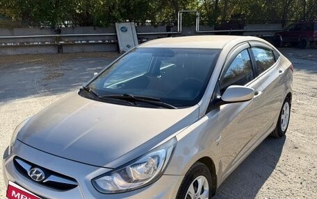Hyundai Solaris II рестайлинг, 2013 год, 970 000 рублей, 16 фотография