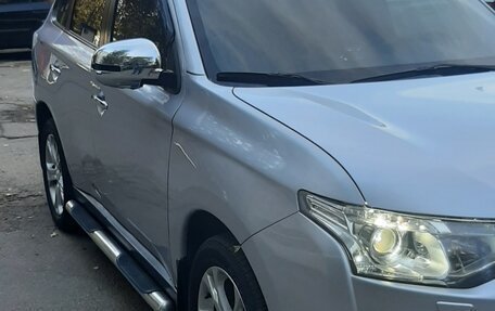 Mitsubishi Outlander III рестайлинг 3, 2012 год, 1 800 000 рублей, 1 фотография