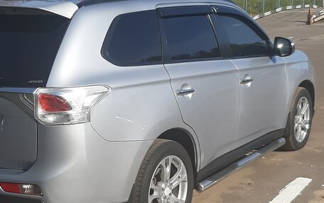 Mitsubishi Outlander III рестайлинг 3, 2012 год, 1 800 000 рублей, 15 фотография