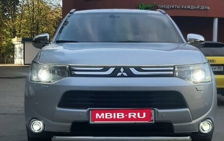 Mitsubishi Outlander III рестайлинг 3, 2012 год, 1 800 000 рублей, 3 фотография