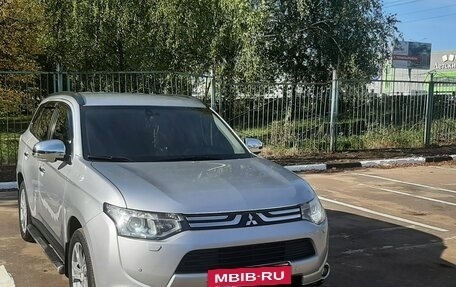 Mitsubishi Outlander III рестайлинг 3, 2012 год, 1 800 000 рублей, 5 фотография