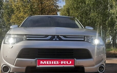 Mitsubishi Outlander III рестайлинг 3, 2012 год, 1 800 000 рублей, 6 фотография