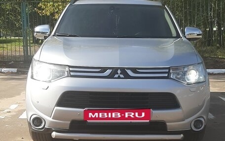 Mitsubishi Outlander III рестайлинг 3, 2012 год, 1 800 000 рублей, 18 фотография