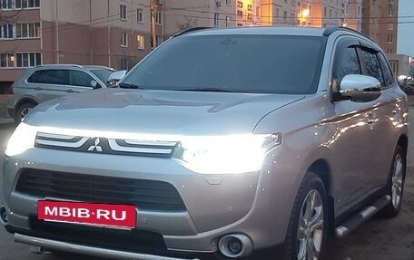Mitsubishi Outlander III рестайлинг 3, 2012 год, 1 800 000 рублей, 27 фотография
