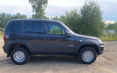 Chevrolet Niva I рестайлинг, 2017 год, 640 000 рублей, 2 фотография