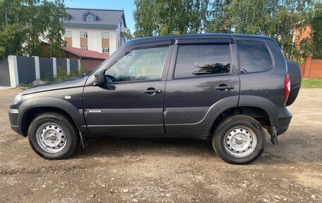 Chevrolet Niva I рестайлинг, 2017 год, 640 000 рублей, 4 фотография
