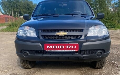 Chevrolet Niva I рестайлинг, 2017 год, 640 000 рублей, 3 фотография