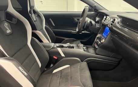 Ford Mustang VI рестайлинг, 2021 год, 14 990 000 рублей, 10 фотография