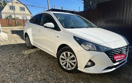 Hyundai Solaris II рестайлинг, 2021 год, 1 650 000 рублей, 2 фотография
