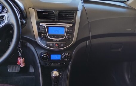 Hyundai Solaris II рестайлинг, 2012 год, 825 000 рублей, 5 фотография