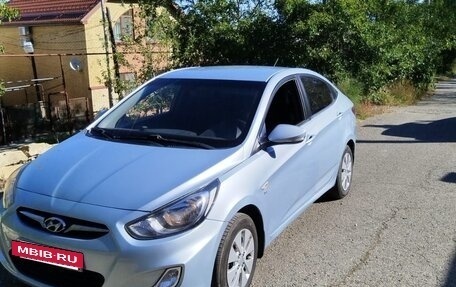 Hyundai Solaris II рестайлинг, 2012 год, 825 000 рублей, 2 фотография