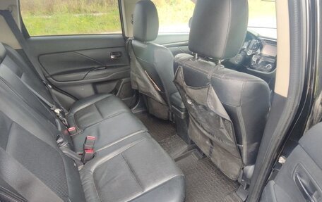 Mitsubishi Outlander III рестайлинг 3, 2016 год, 1 650 000 рублей, 6 фотография