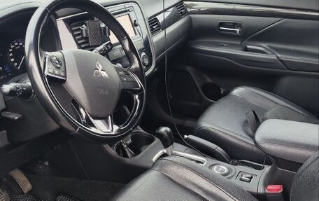 Mitsubishi Outlander III рестайлинг 3, 2016 год, 1 650 000 рублей, 17 фотография