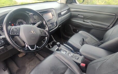 Mitsubishi Outlander III рестайлинг 3, 2016 год, 1 650 000 рублей, 18 фотография