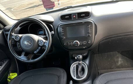 KIA Soul II рестайлинг, 2017 год, 1 370 000 рублей, 10 фотография