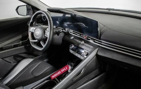 Hyundai Elantra, 2023 год, 2 330 000 рублей, 9 фотография