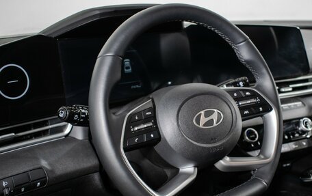 Hyundai Elantra, 2023 год, 2 330 000 рублей, 16 фотография