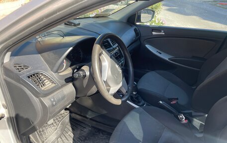 Hyundai Solaris II рестайлинг, 2012 год, 650 000 рублей, 10 фотография