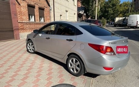 Hyundai Solaris II рестайлинг, 2012 год, 650 000 рублей, 3 фотография