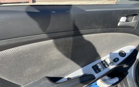 Hyundai Solaris II рестайлинг, 2012 год, 650 000 рублей, 14 фотография