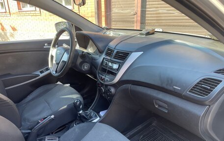 Hyundai Solaris II рестайлинг, 2012 год, 650 000 рублей, 18 фотография